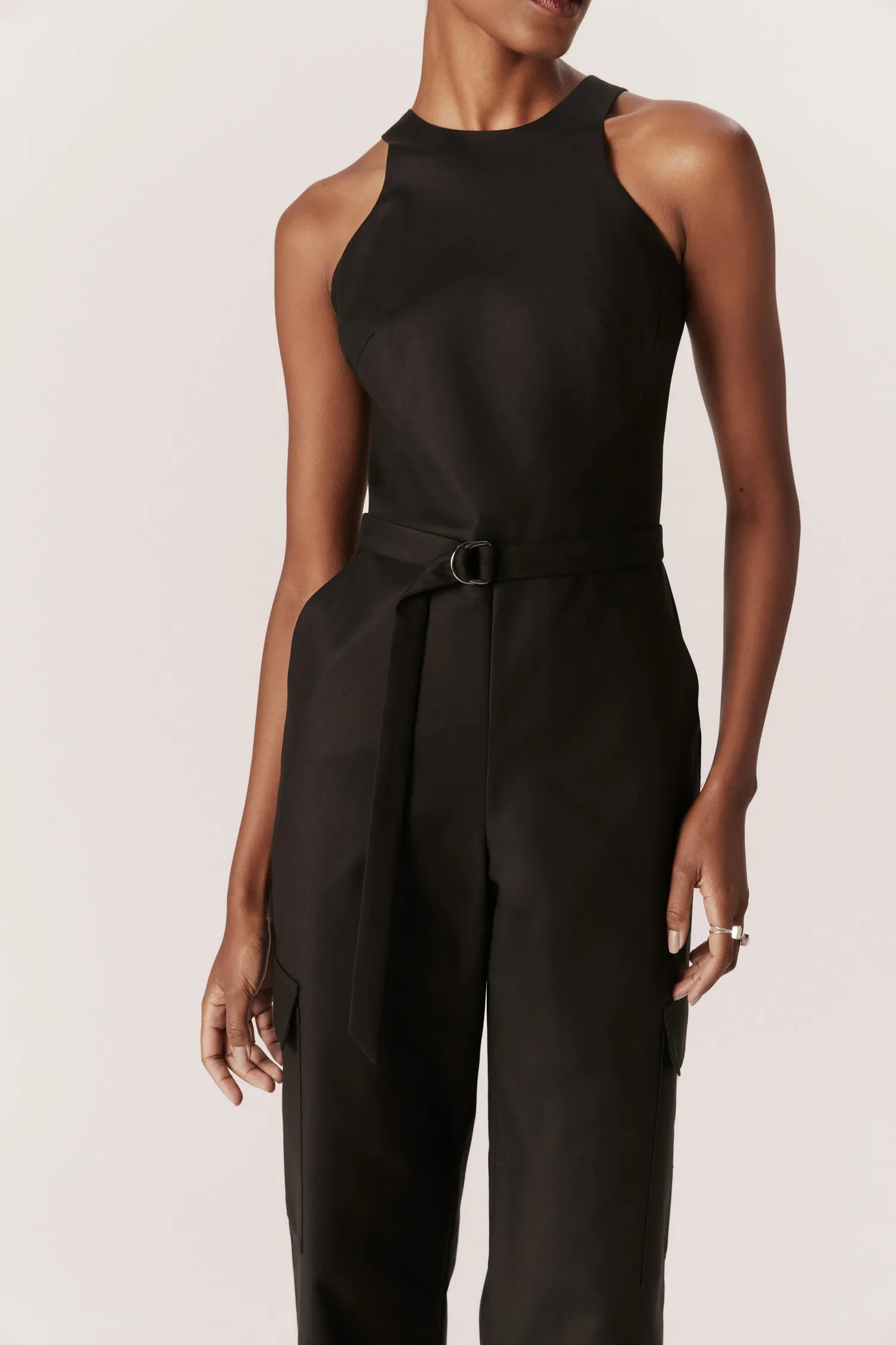 007429_MACACAO_DECOTE_ALTO_BOLSO_CARGO_PRETO_ANDREAMARQUES -5-